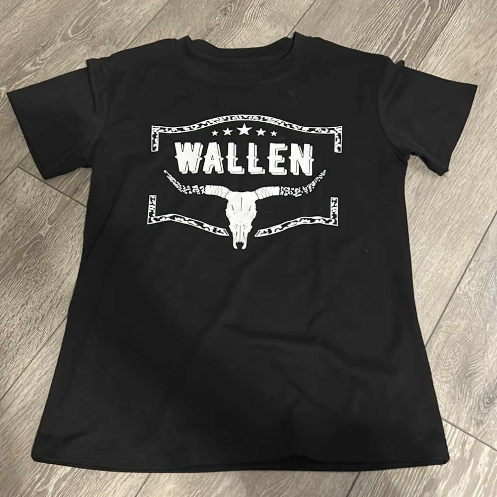 Womens size small black Wallen tee